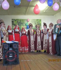 А песня русская жива...