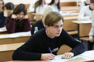 Орловские многодетные семьи могут получить компенсацию стоимости обучения одного из детей в образовательных учреждениях среднего и высшего профобразования